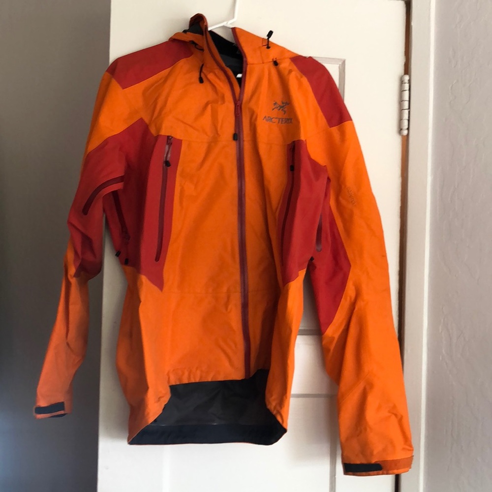 Large Men’s Arc’teryx Jacket